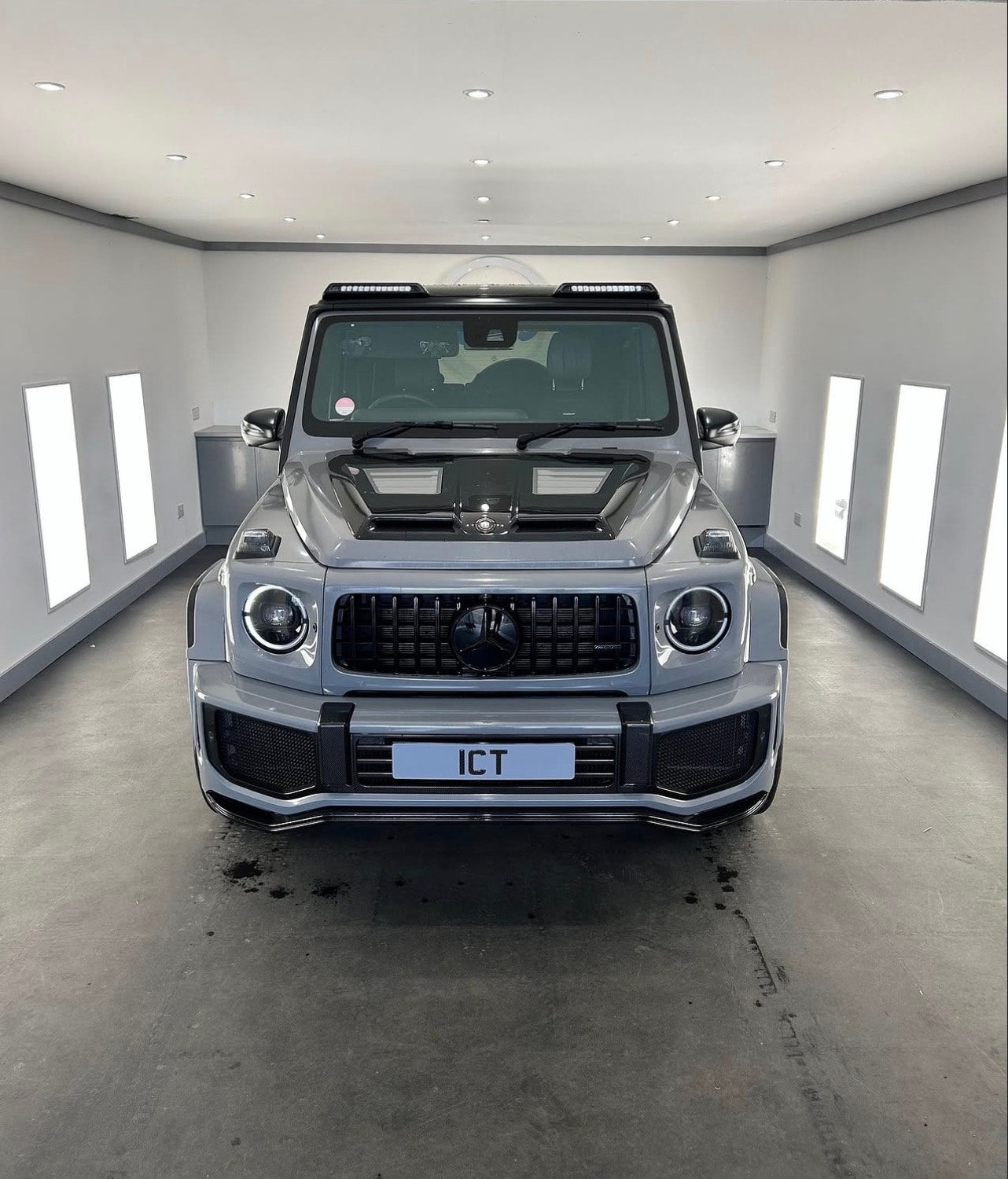 Mercedes G63 AMG, Carbon bonnet and de-chrome